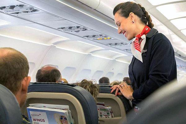 坐飞机耳朵疼戴什么东西管用,坐飞机不能带什么零食和注意事项