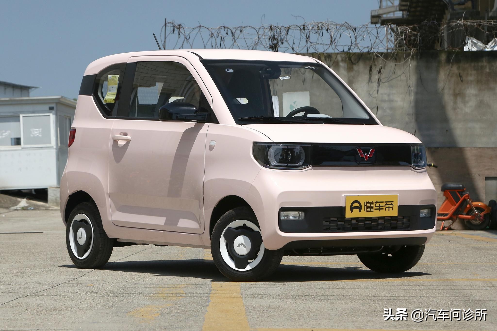 混动和纯电动汽车该如何选择,混动和纯电动汽车有什么区别