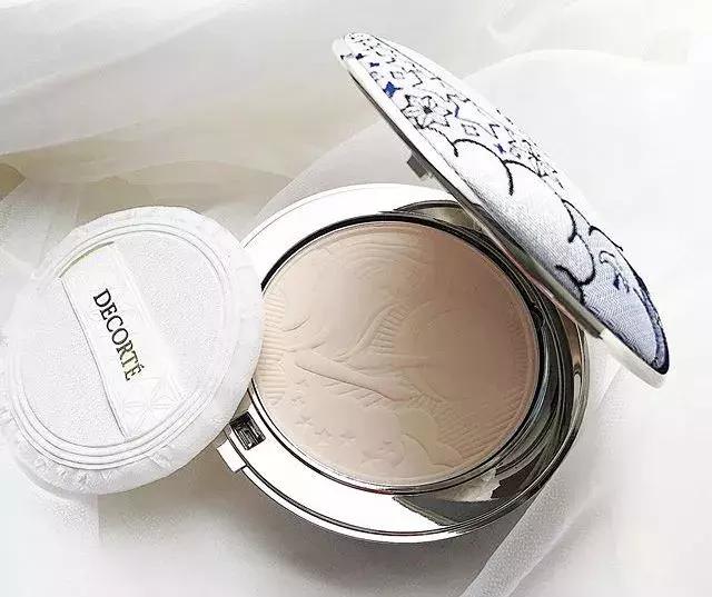 999皮炎平口红,唇炎擦999皮炎平