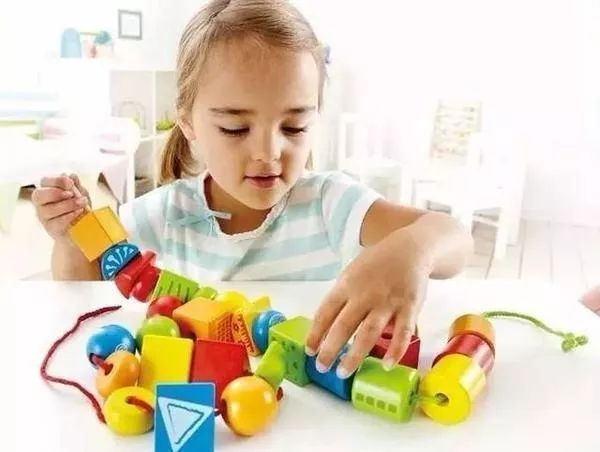 每个年龄段如何选玩具,哪个年龄段适合玩的玩具