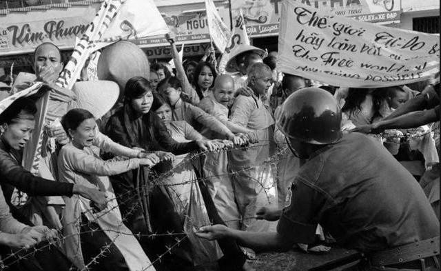 “难民天堂”:1975年到2000年,25万越南难民涌入香港