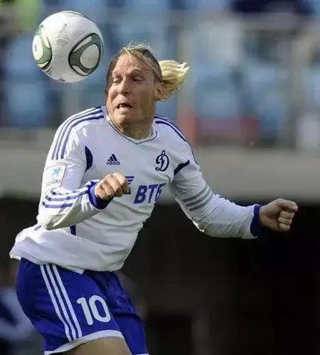 梅西足球场上的搞笑视频,足球场上搞笑瞬间