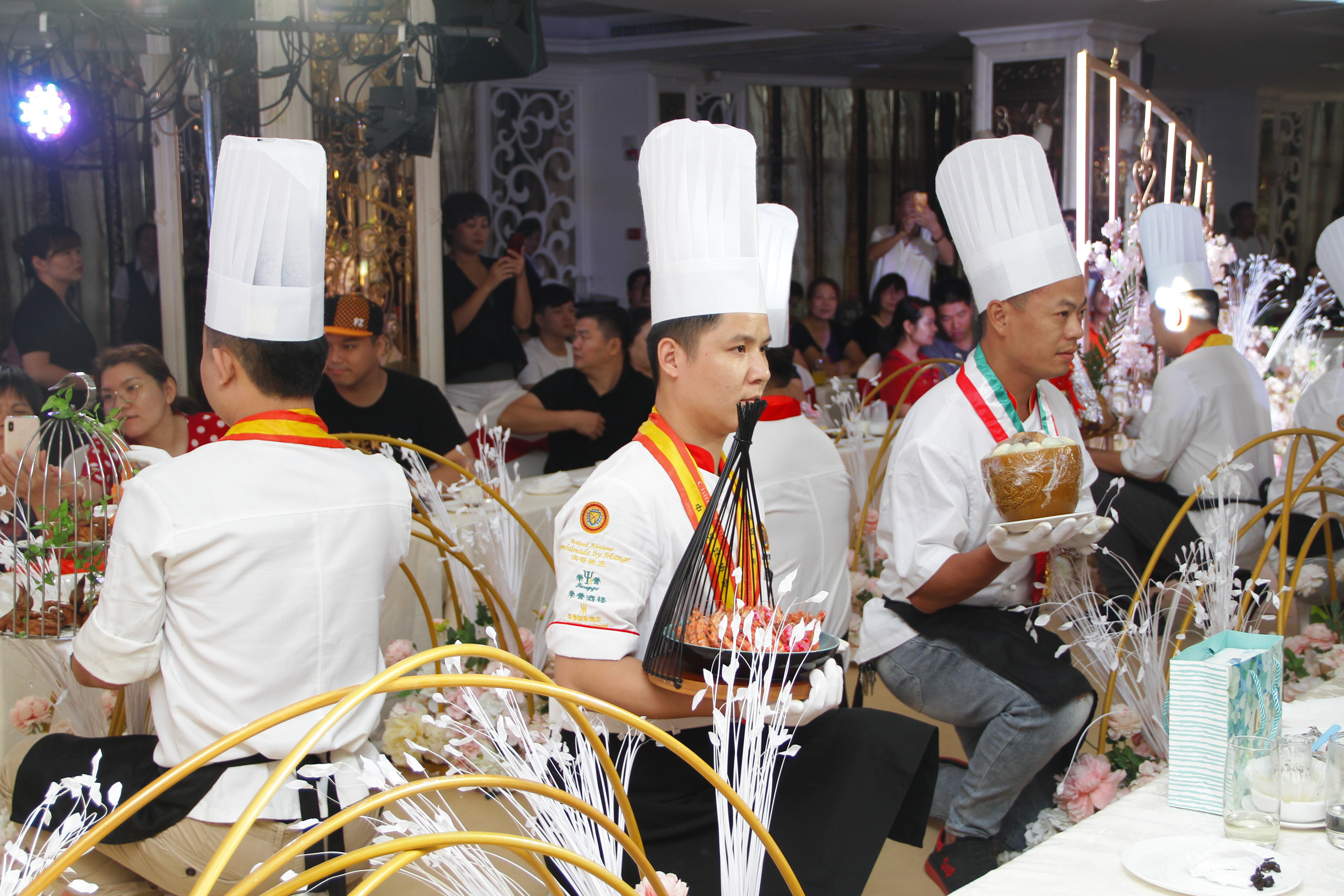 亲民不贵！荣誉第二届婚博会在榕盛大开幕