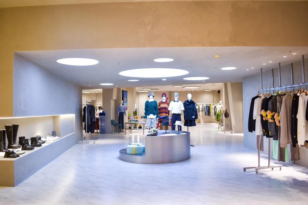 乌鲁木齐买手店有多酷？潮流搭配师坐镇，内藏咖啡吧，一秒出片