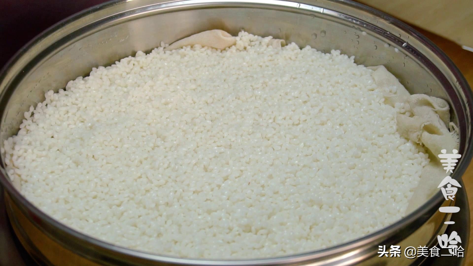 用电饭煲蒸咸糯米干饭怎么弄好吃,在家自己怎样蒸糯米糕