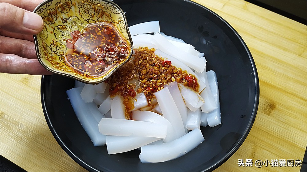 小猫做凉皮,5分钟学会做凉粉