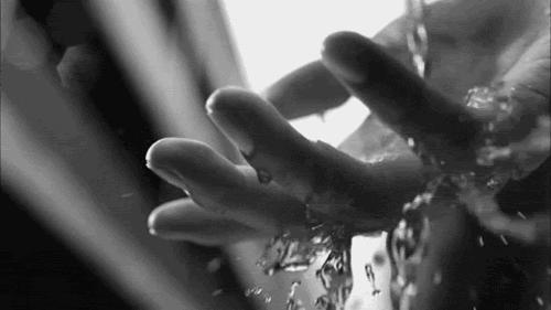 最奢侈的事是拥有梦想,最奢侈的事就是陪在你身边