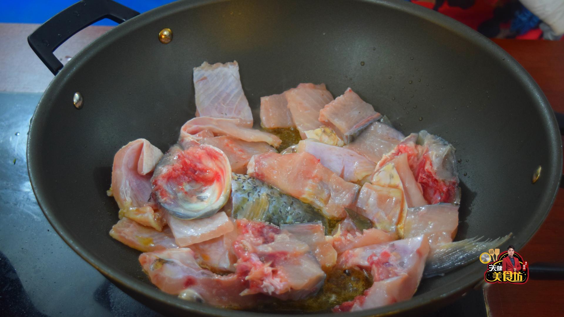 鱼汤这样做最好喝，鲜甜美味，做法简单，上桌就扫光