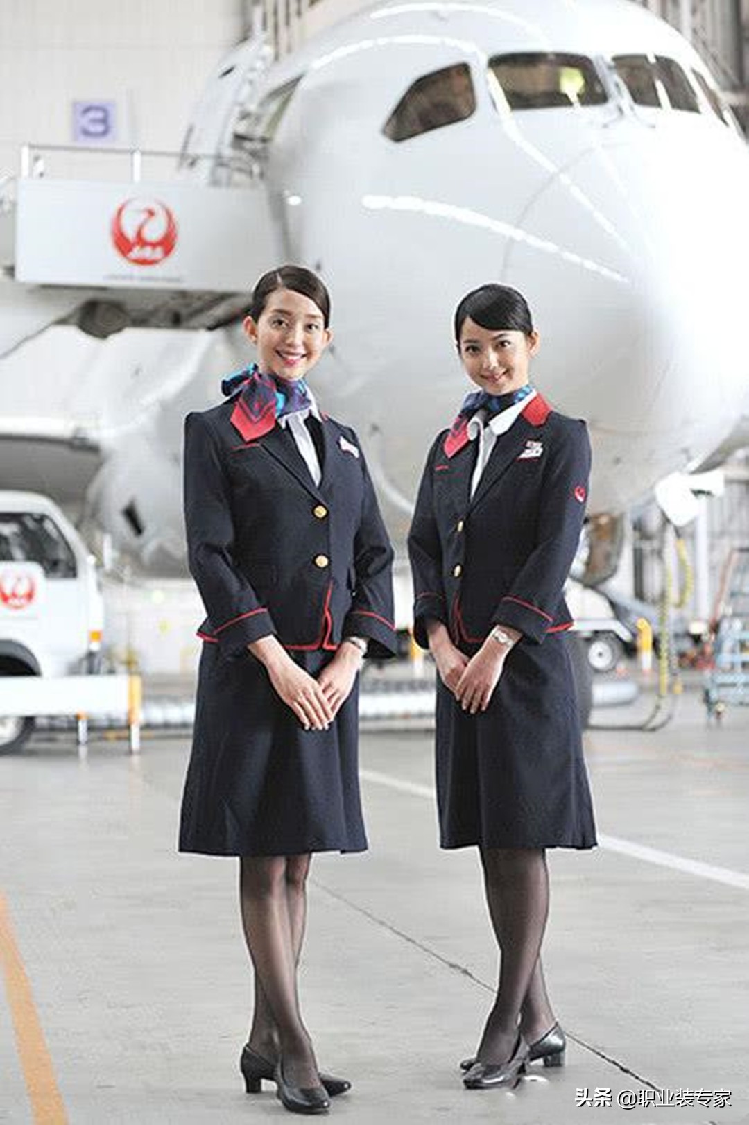 jal鑸┖鍒舵湇,鏃ユ湰鑸┖jal