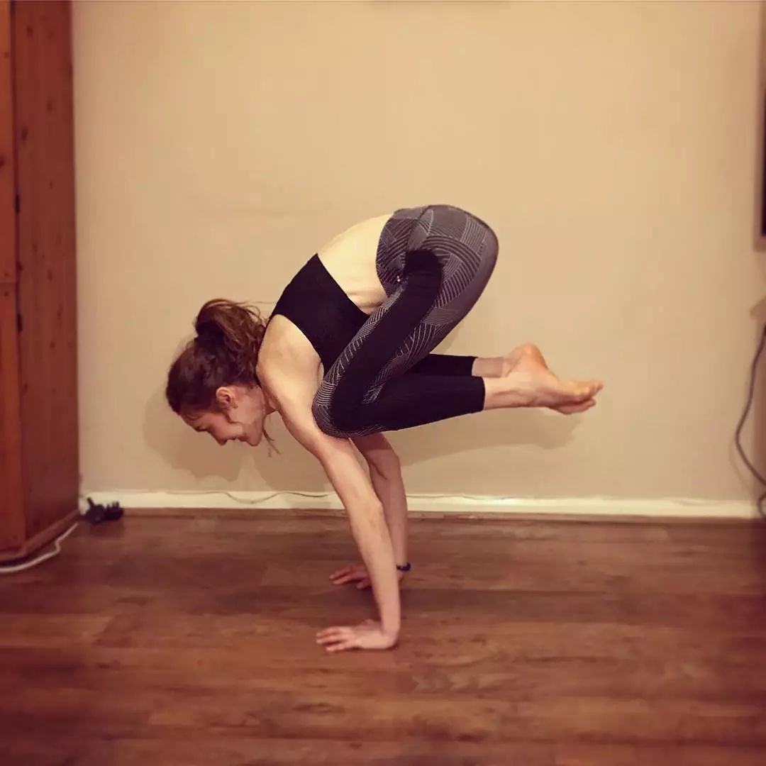 想要小腿又细又长学会这一套动作,小腿有些弯曲怎么变直