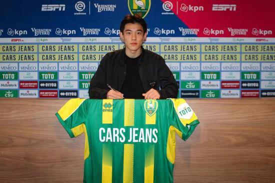 足坛十大年轻现役帅哥,现役足球十大帅哥排行