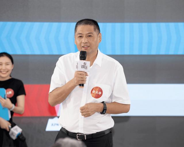 零售巨头岳立华：立根小卖铺30年，凭农村“包围”城市年入百亿