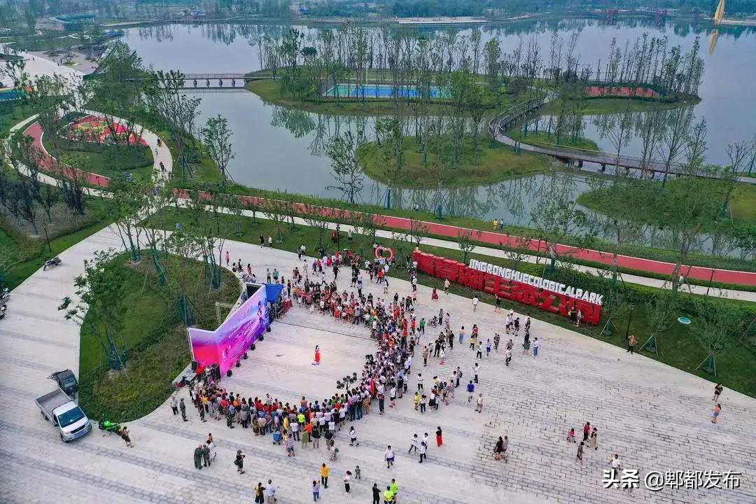 菁蓉湖荧光夜跑,郫县菁蓉湖公园夜跑