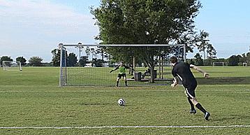 十个足球比赛常用过人教学,球场上的经典技巧大家都学一学吧