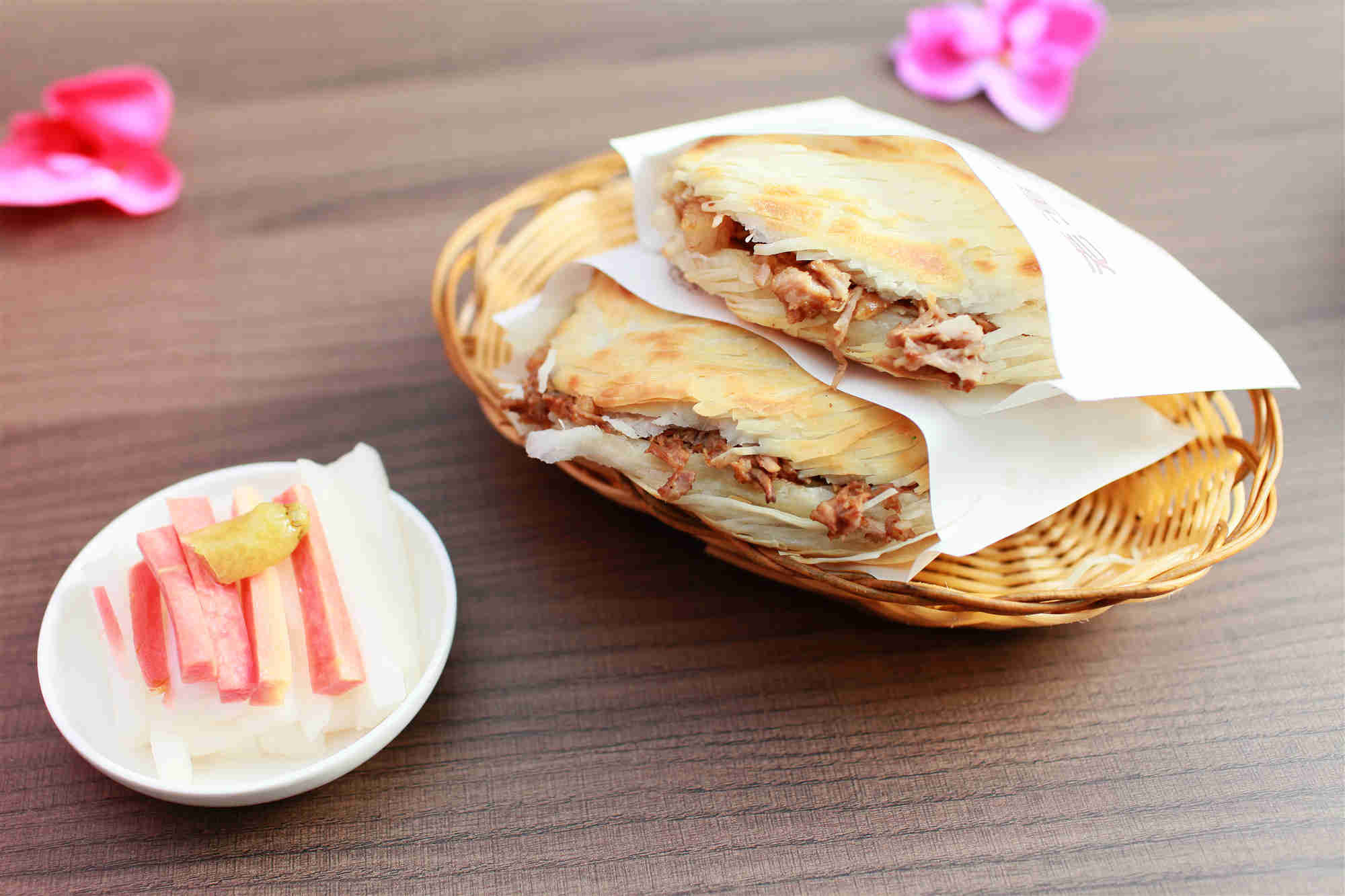 凉皮肉夹馍连锁加盟电话,陕西肉夹馍加盟实体店