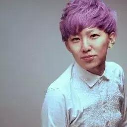 大爷一夜之间变成帅哥,农村大爷变型男