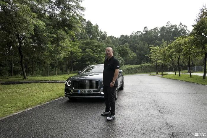 宾利飞驰对比迈巴赫s480气场,宾利飞驰街拍气场霸气视频