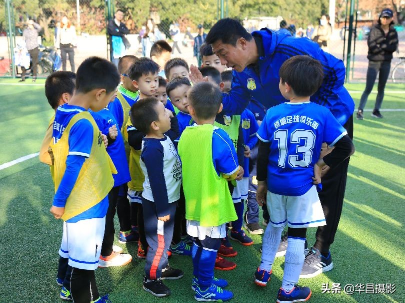儿童足球训练搞笑瞬间,小孩足球训练10个基本动作