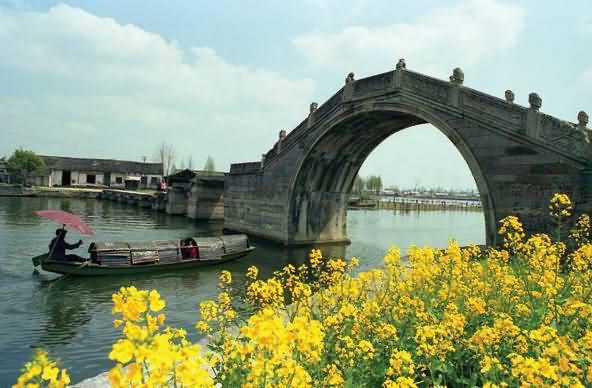 芙蓉古镇和千户苗寨哪个更值得去,芙蓉镇和千户苗寨哪个好玩