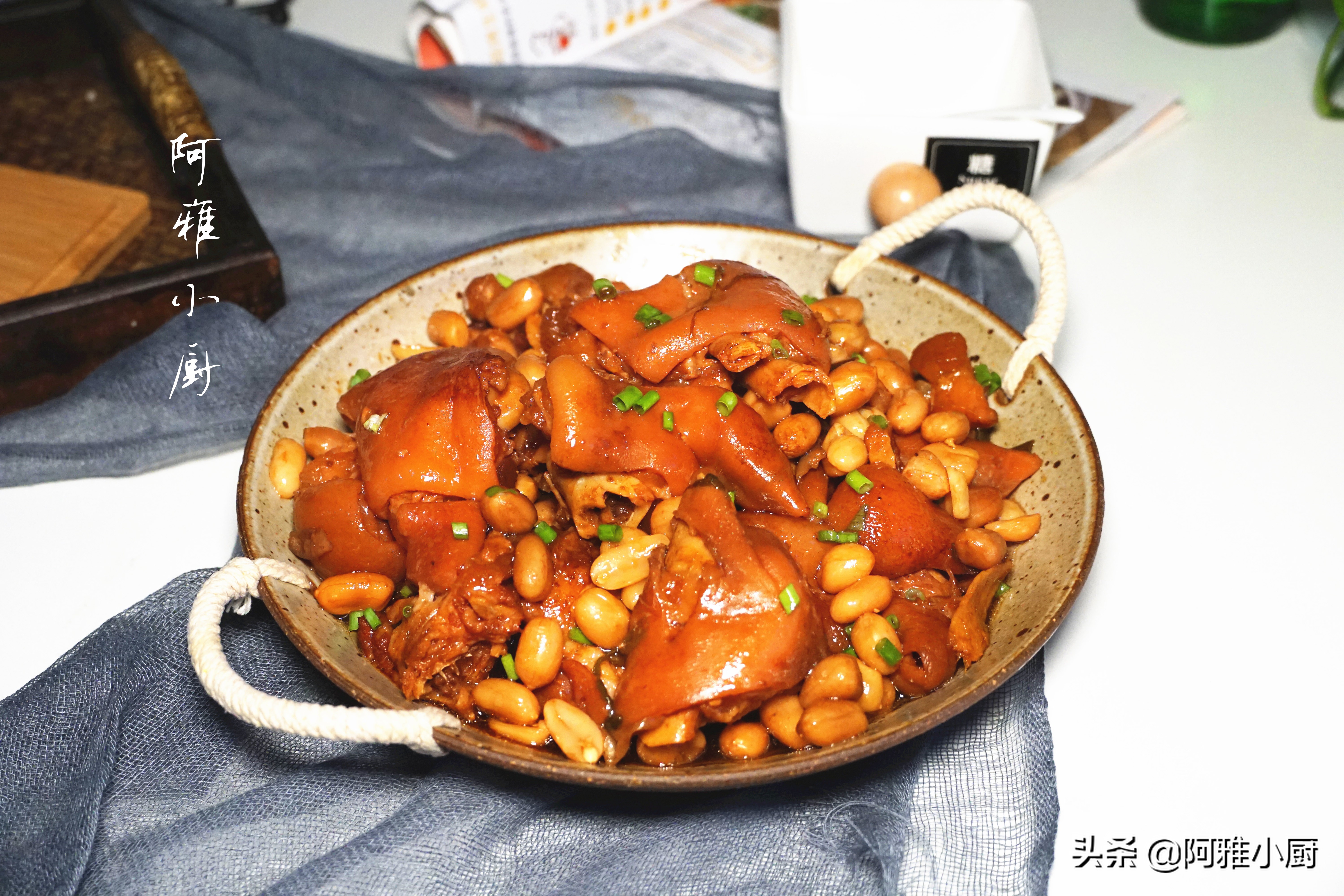 猪蹄不放油怎么做好吃又软烂,猪蹄新做法酥香软烂外焦里嫩