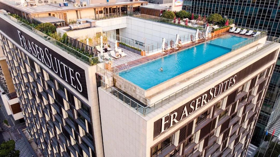 夏日清凉好去处泳池,夏日玩水胜地无边际泳池