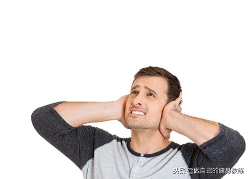 健身完一直耳鸣怎么回事,耳鸣老感觉嗡嗡嗡的是什么原因