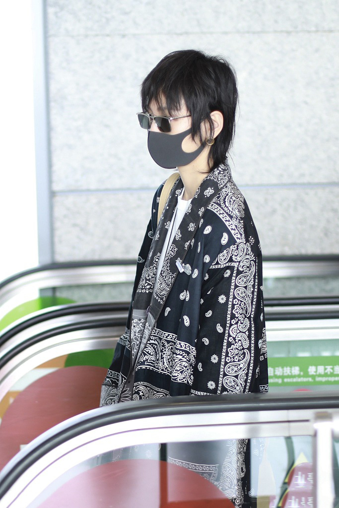 华晨宇周笔畅方大同阿兰综艺,周笔畅复古风服装