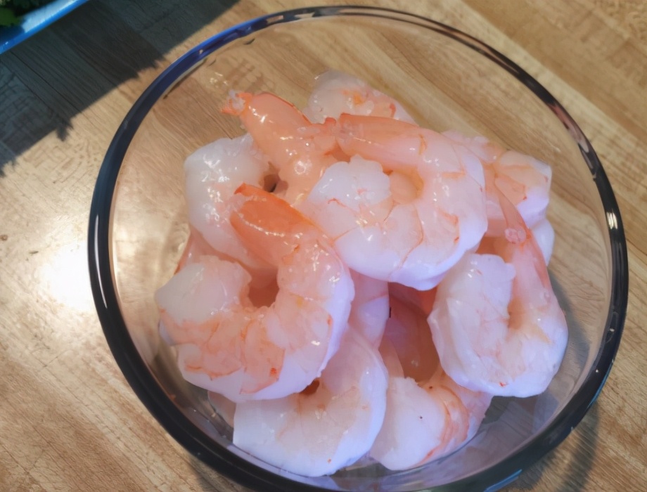 鲜虾仁怎么炒又嫩又好吃呢,炒虾仁怎么做才能更入味