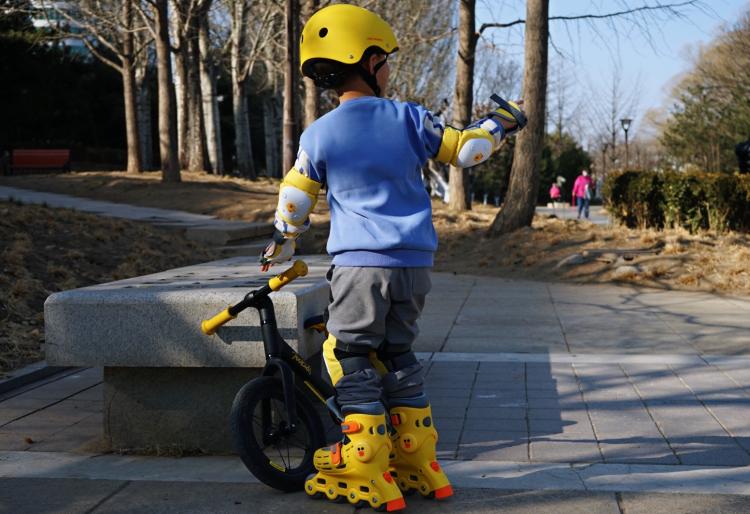 柒小佰轮滑鞋儿童6-12岁,轮滑就该这么玩