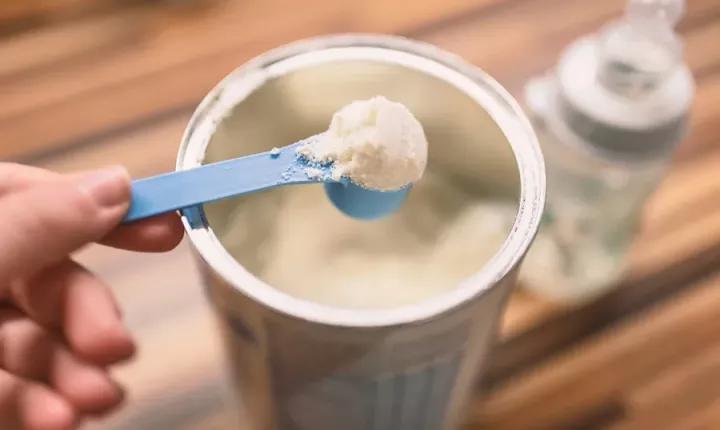 飞鹤奶粉中老年高钙奶粉的配方表,飞鹤奶粉有适度水解蛋白配方奶粉