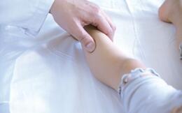 小儿打嗝停不下来,教你推拿手法和食疗秘方巧止呃