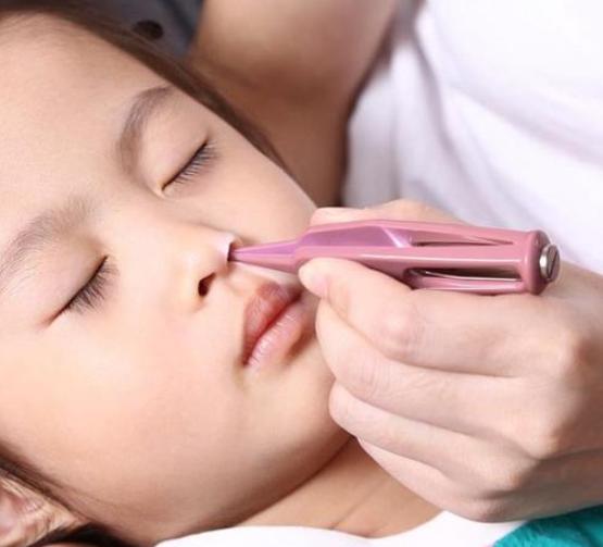 经常挖鼻孔的孩子,挖鼻孔的孩子