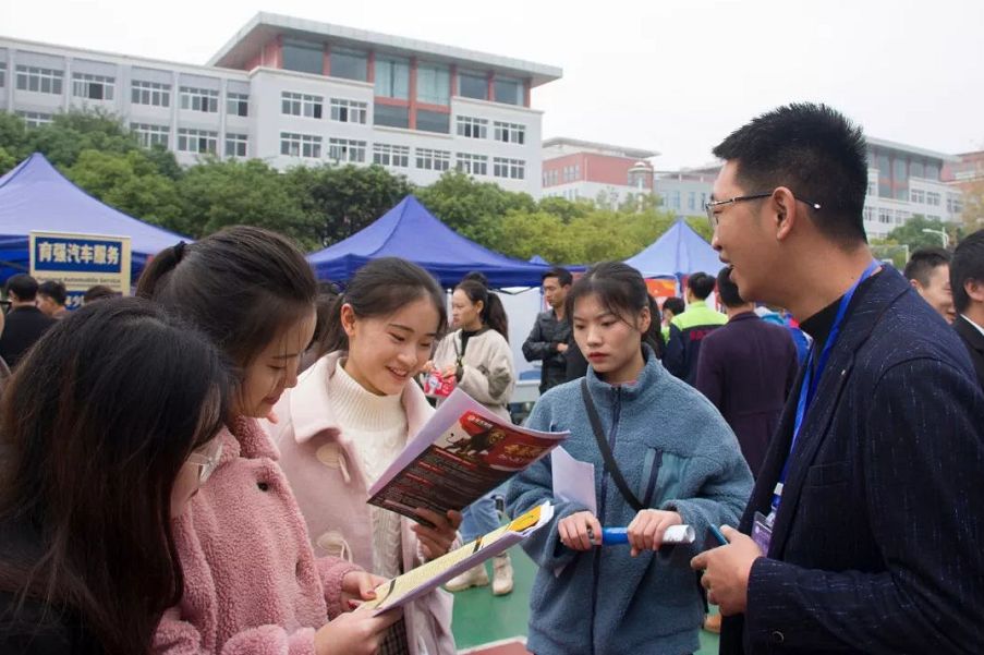 国家级汽车实训基地四川汽车职业技术学院为学习就业保驾护航