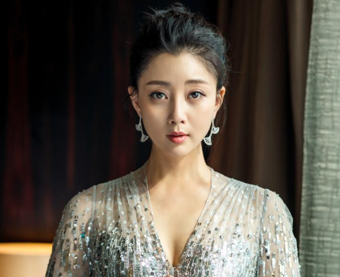 殷桃有多爱男明星,球员李金羽和演员殷桃是什么关系