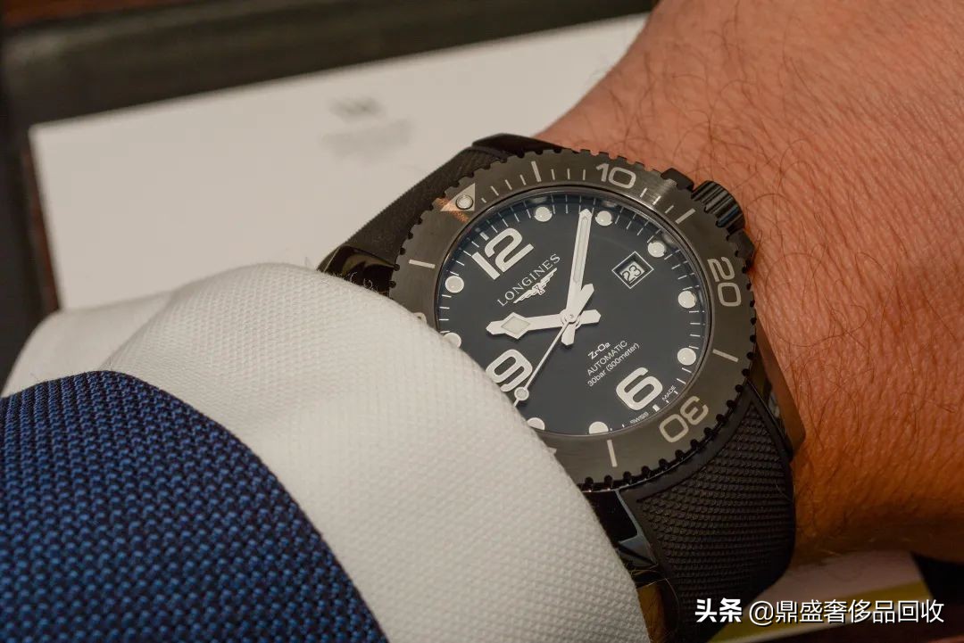 各种手表材质的优缺点,黑色手表什么材质更耐用