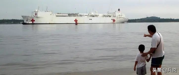 美国面对疫情动用的医护船,美军驱逐舰暴发疫情