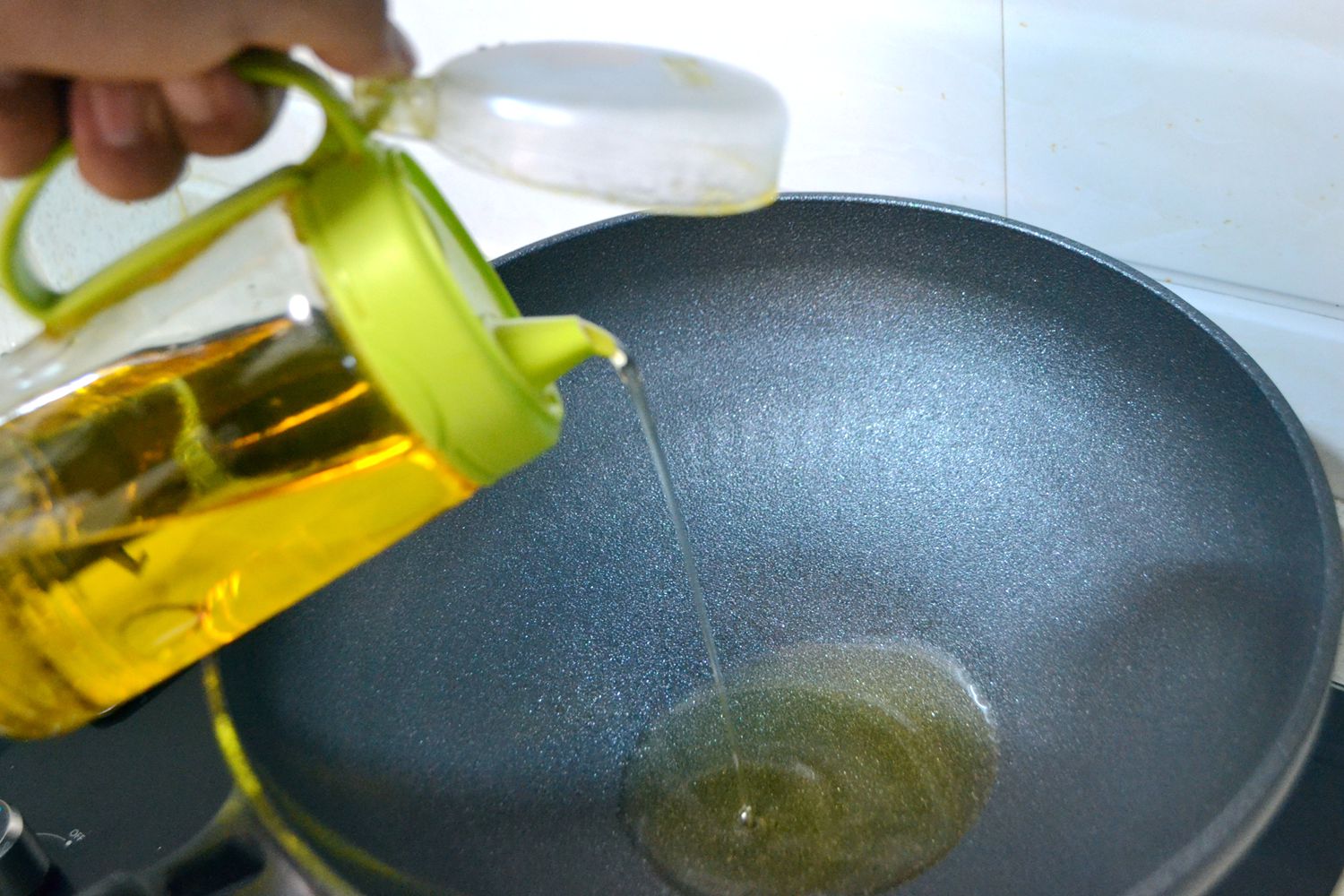 九阳不粘锅可以用铁铲吗,推荐一款不粘锅九阳