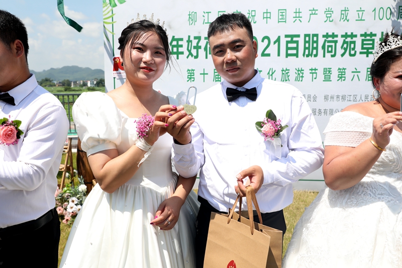 迎着“荷”风，寻着“荷”香！一生一世，百年好“荷”~