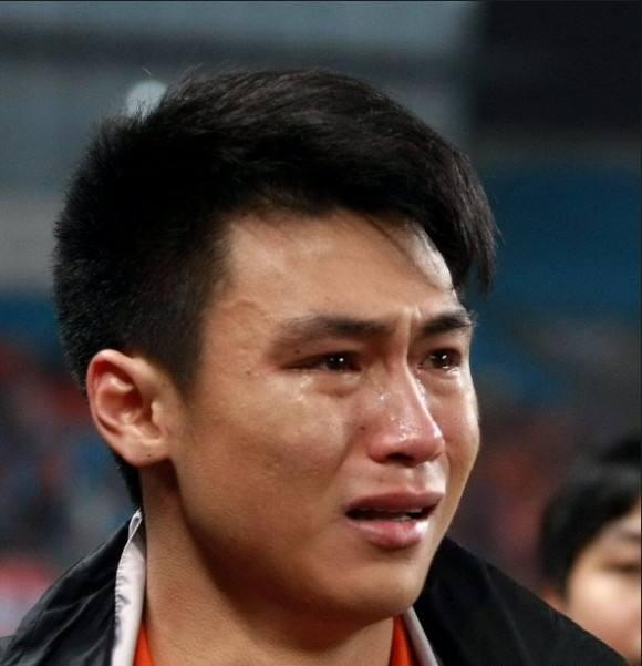 鲁能球迷悼念安蒂奇,鲁能球员痛哭安蒂奇