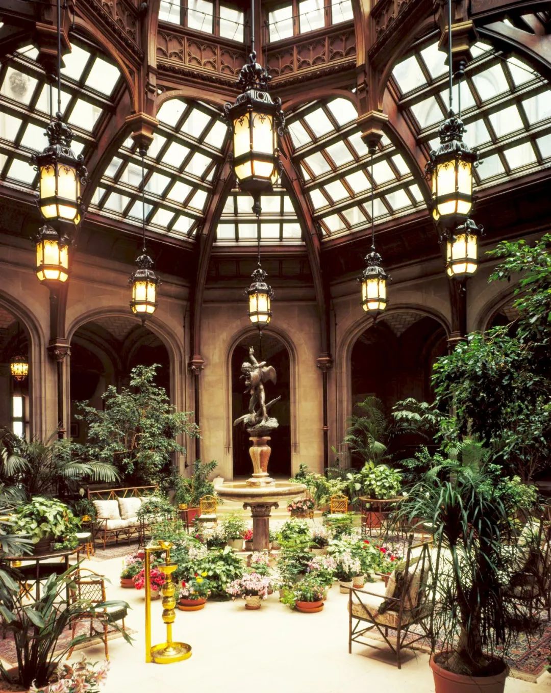 华尔街之狼卖证券片段,华尔街之狼现实主义