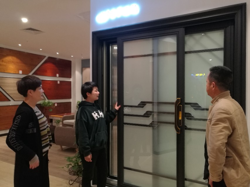 巨宁地板和大自然地板哪个好,巨宁地板和圣象地板哪个好