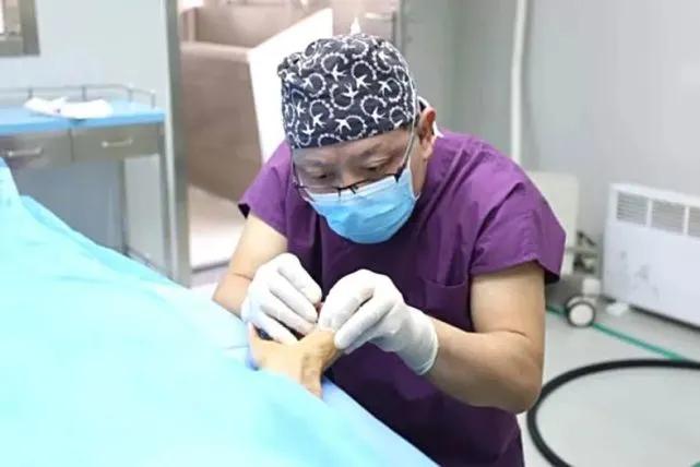 白衣秉丹心妙手除顽疾——记西安大兴医院疼痛科主任景海荣