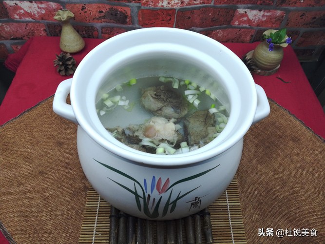 炖大骨头汤少了怎么办,炖大骨不香