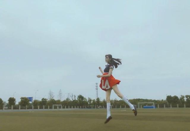 杨幂张天爱机场私服,杨幂与张天爱