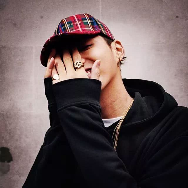 天气冷不想扎头发怎么办,热天洋气又凉快的帽子