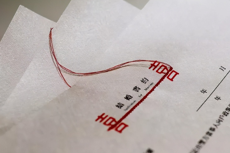 低调订婚宴布置摆件全套,别出心裁婚礼请柬