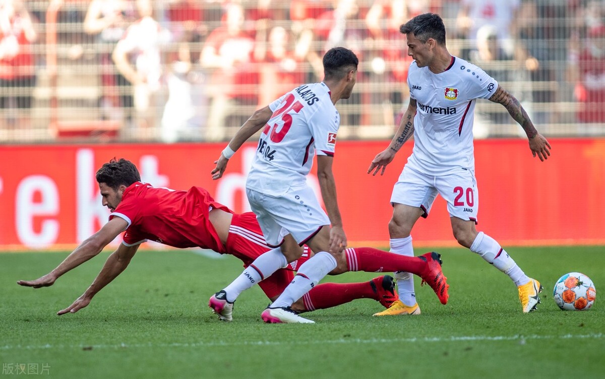 周六英超第18轮赛事分析,周日直播英超意甲赛程