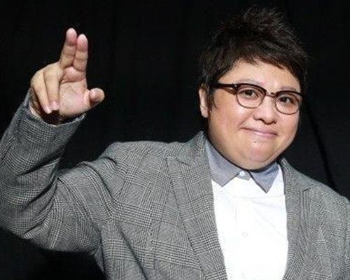 许志安和韩红接吻图片,韩红喜欢过栾树