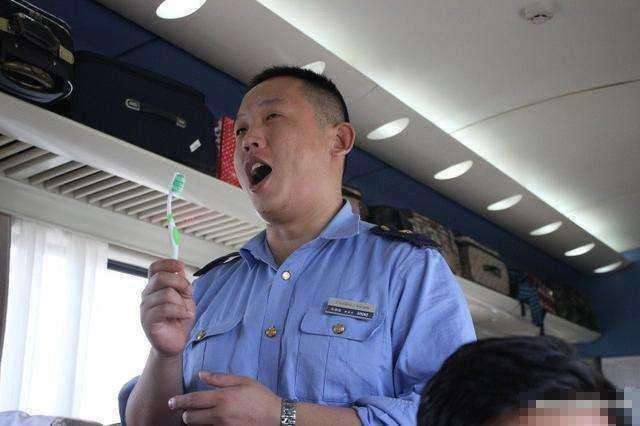 高铁乘务员相亲,高铁乘务员工作8年工资一万多