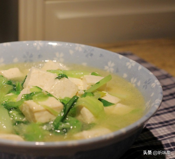 冬季干嘴巴起泡适合吃什么菜,春季嘴巴起泡是哪里上火